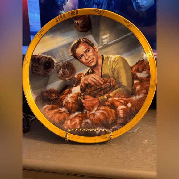 Star Trek Other - Star Trek Collector's Plate with Yellow Trim